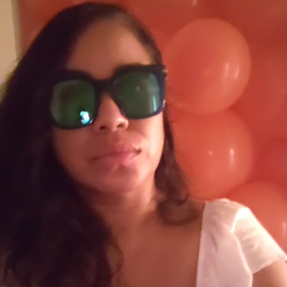 Meet your Posher, Mercedes - Picture 5 of 10